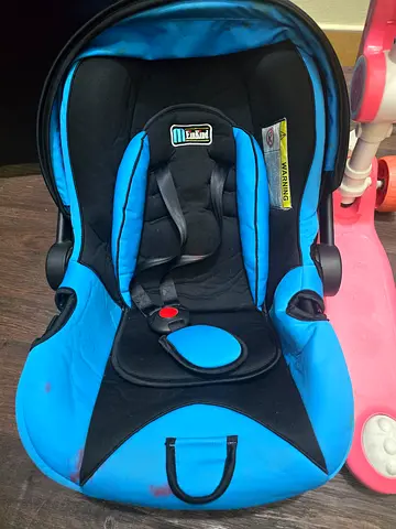 Blue Infant Car Seat with Removable Cushion (Good Condition)