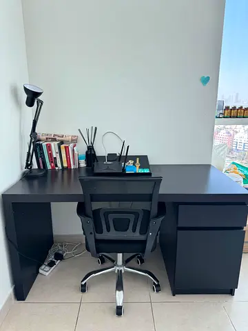 Desk and working chair