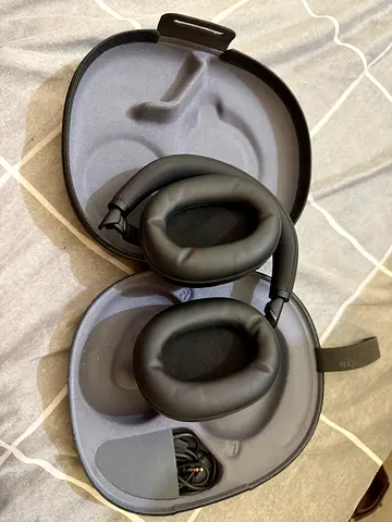 Sony WH-1000XM6 Wireless Noise Cancelling Headphones - Good Condition with Case