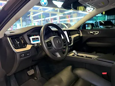 صورة 10 لـ 2022 Volvo XC60