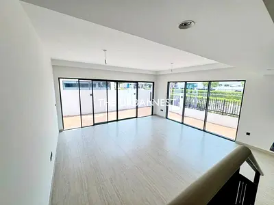Corner End Unit | Vacant and Ready to Move In