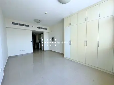 Spacious 1 BR with 1 Month Rent Free