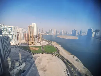شقة غرفتين للايجار السنوى بالشارقة الخان-2 حمام-اطلالة بحرية -خزائن بالحائط-باركن-جيم-مسبح-