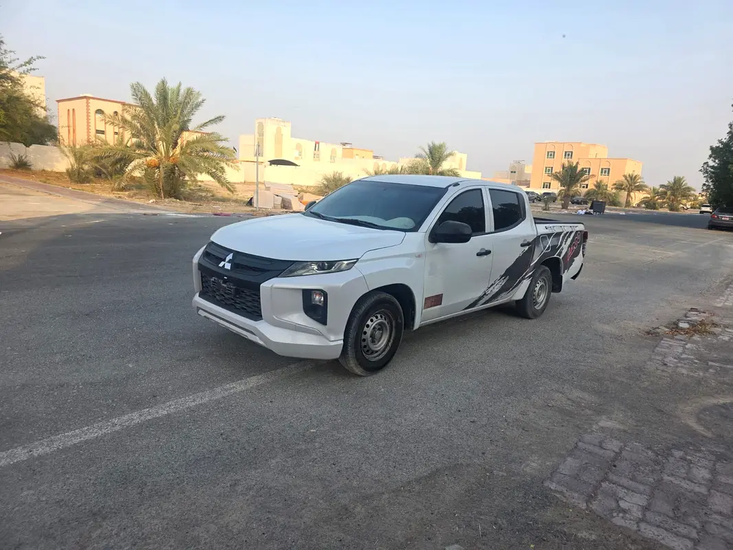 Mitsubishi L200 2019 — photo 1 of 5