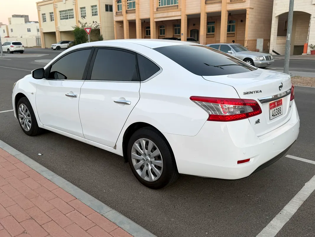 Nissan Sentra 2019 — photo 1 of 14