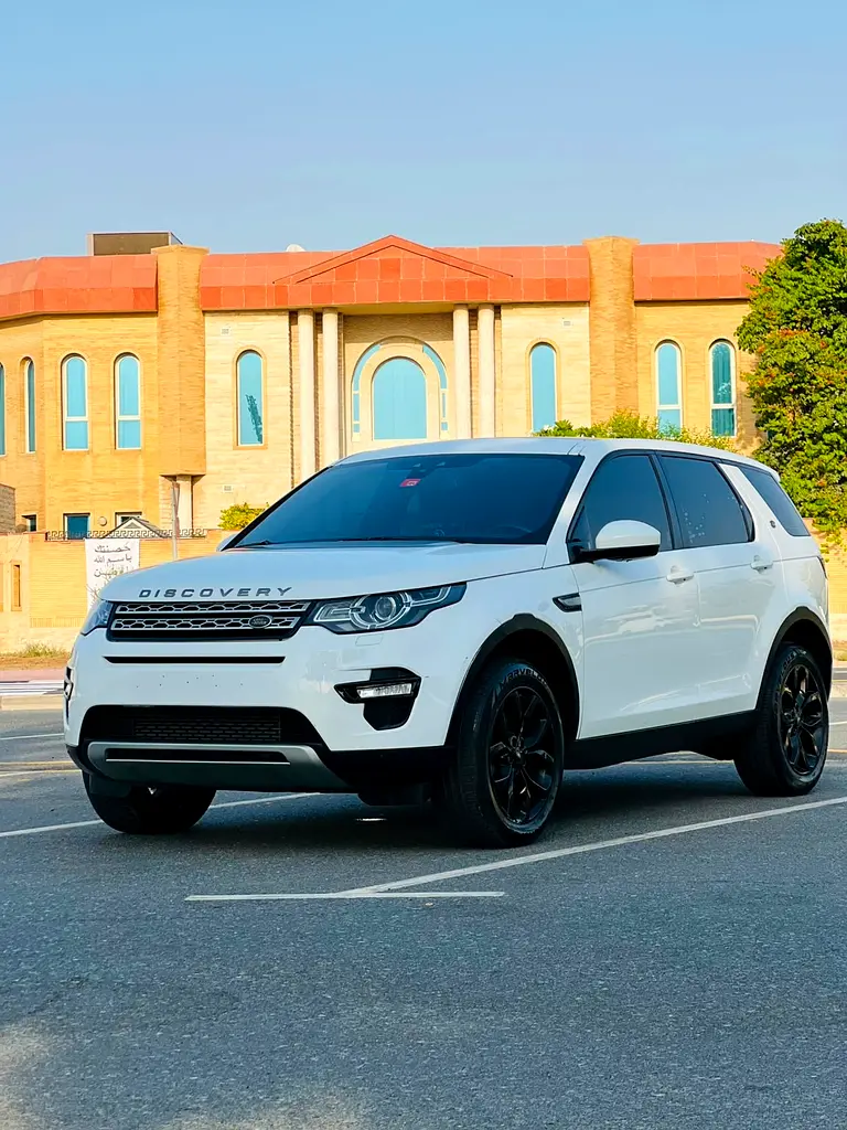 Land Rover Discovery 2016 — photo 1 of 18