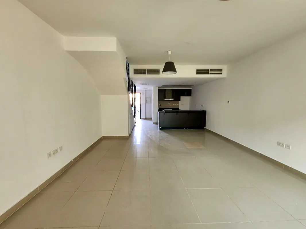 Well Maintained 3br Villa | Vacating Soon Book now