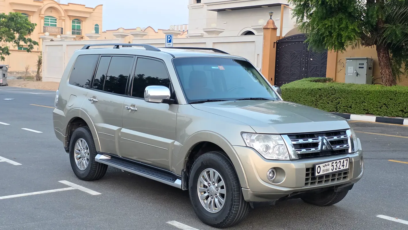 Mitsubishi Pajero 2013 — photo 1 of 20