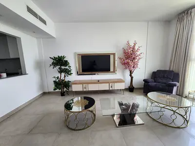 Distress Deal ● Fully Furnished ● Close Kitchen 1 BR