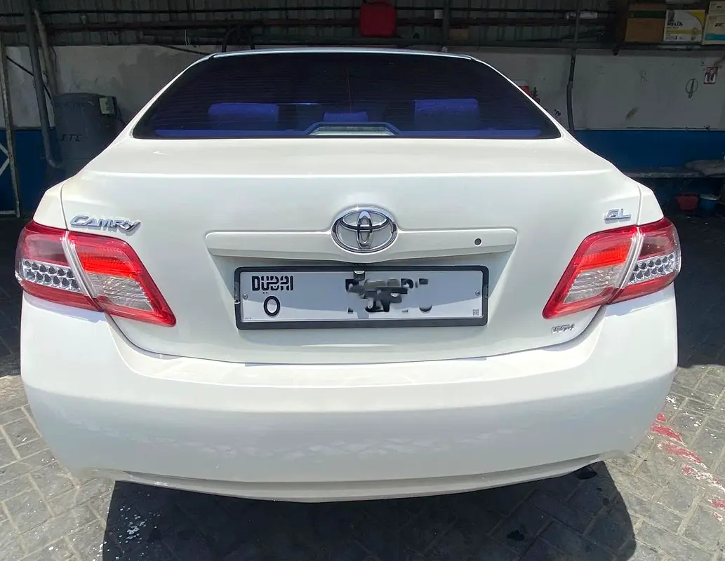 Toyota Camry 2010 — photo 1 of 12
