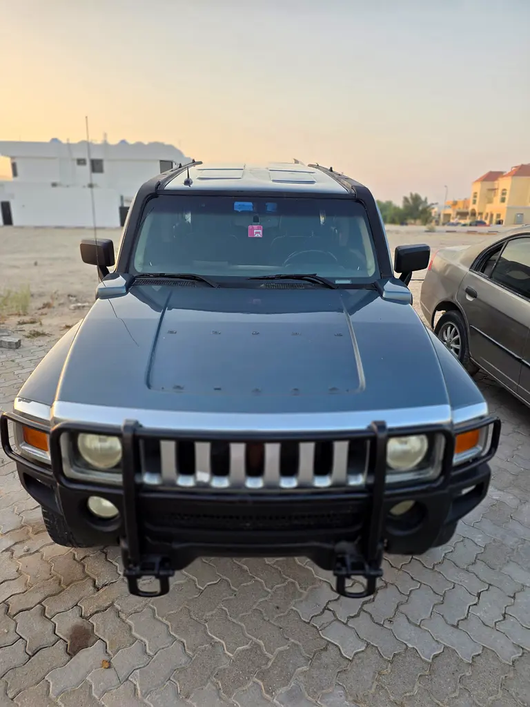 Hummer H3 2006 — photo 1 of 13