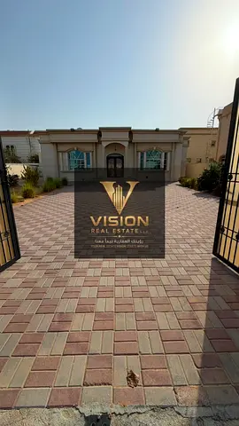 فرصة مميزة لامتلاك فيلا بطابق واحد بتصميم عملي ومساحات واسعة، مناسبة للعائلات الباحثة عن الراحة والخصوصية.