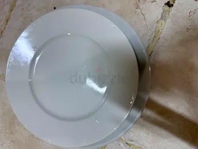 Original IKEA white plate set: 5 small + 2 large plates. Good condition, no chips or cracks.