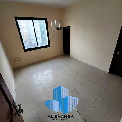 مطبخ مغلق + سقف مرتفع + بلكونة