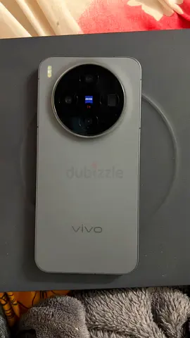 Vivo flagship phone with large circular Zeiss camera module - good condition