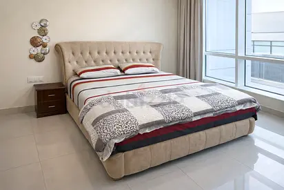Upholstered King Bed (180x200) with Tufted Beige Headboard and Englander Hotel Collection Mattress