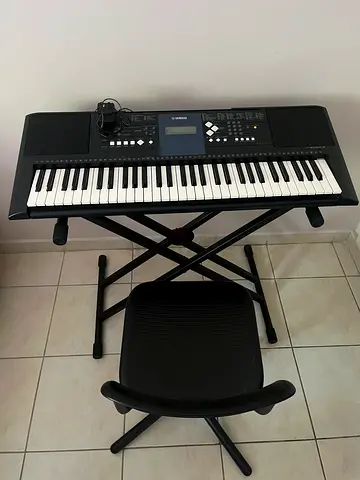 Flawless Yamaha Keyboard with stand