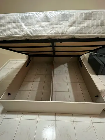 King bed with hydraulic storage with mattress 200x180cm - good condition