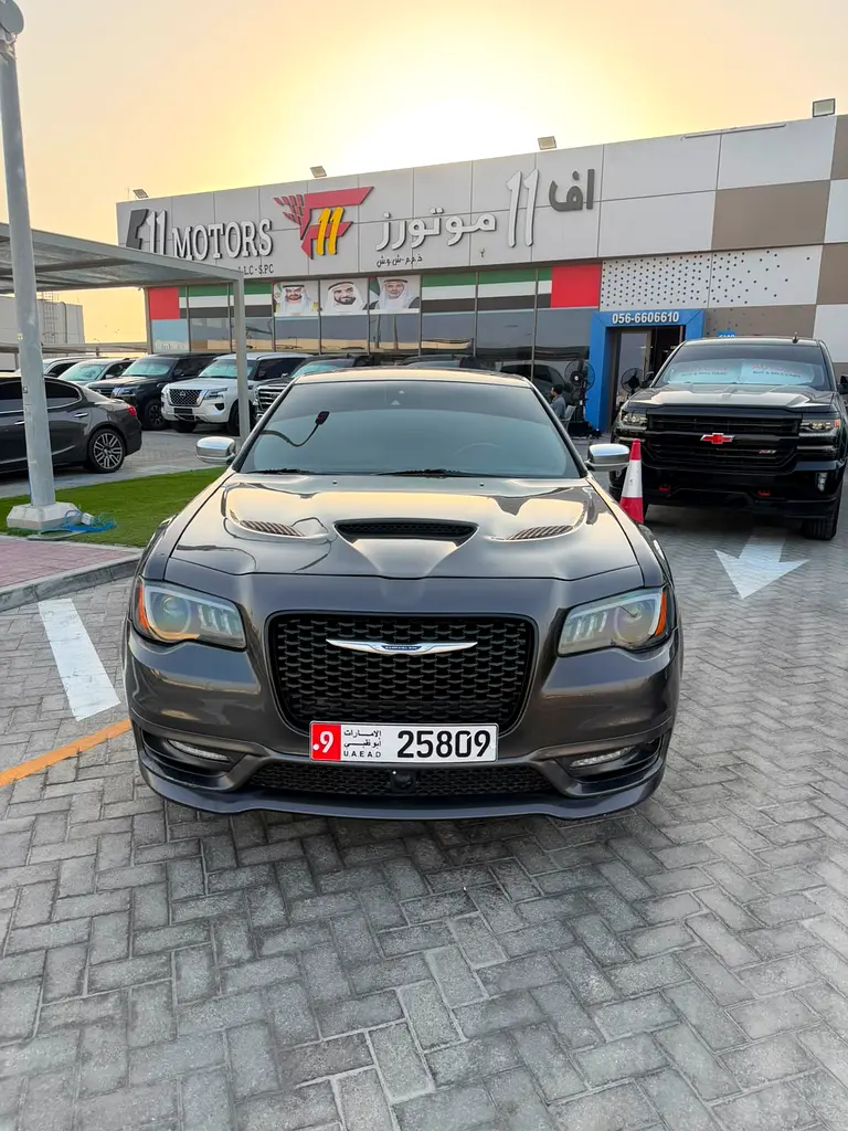 Chrysler 300C 2019 — photo 1 of 13