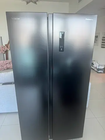 Tall single-door refrigerator / freezer unit - clean interior