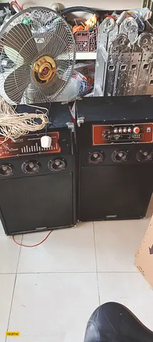 Pair of used floor-standing speakers with built-in amplifier and radio