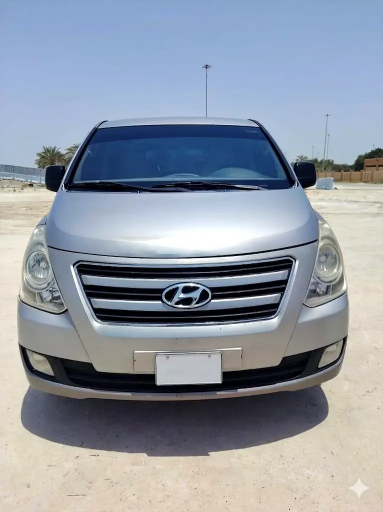 Hyundai H1 2016 — photo 1 of 5