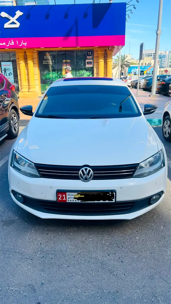 Volkswagen Jetta 2013 — photo 1 of 11