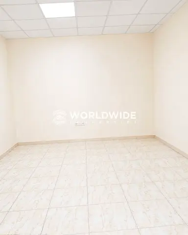 شقة واسعة جاهزة للسكن مكونة من 4 غرف للإيجار في موقع مميز | شاملة جميع الخدمات | الجرف 2، عجمان