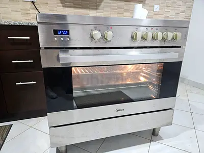 Midea Stainless Steel Freestanding Oven 90cm 109L - Excelent Condition