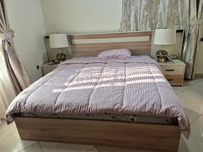 6-Drawer Chest of Drawers in White and Oak Finish - excelent Condition