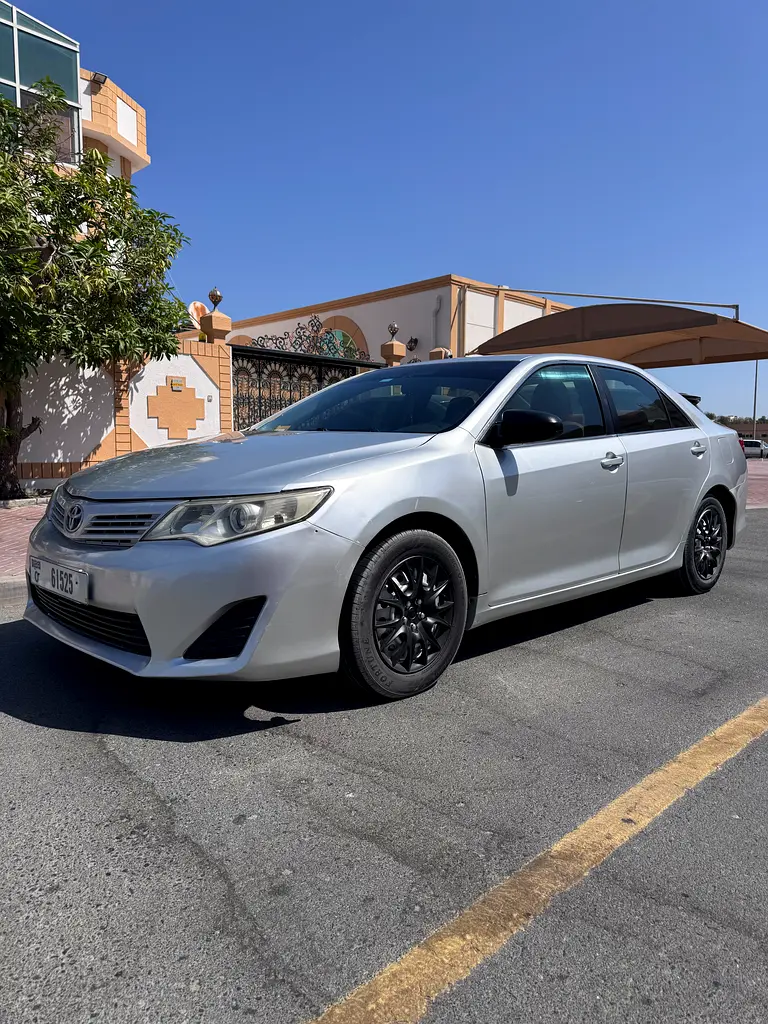 Toyota Camry 2015 — photo 1 of 14