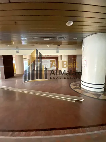 🏢 Prime Main Road Showroom | 6,000 Sq. Ft. Commercial Space in Al Majaz 1