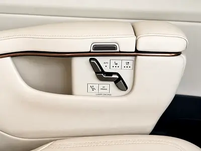 صورة 17 لـ 2025 Lexus LM-SERIES