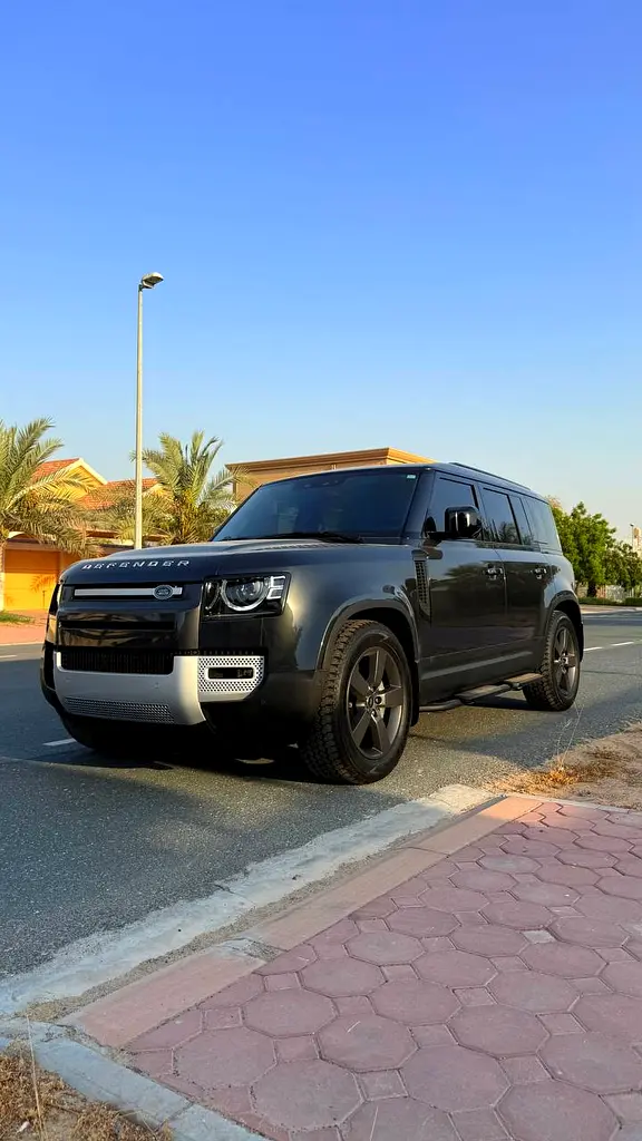 Land Rover Defender 2025 — photo 1 of 20
