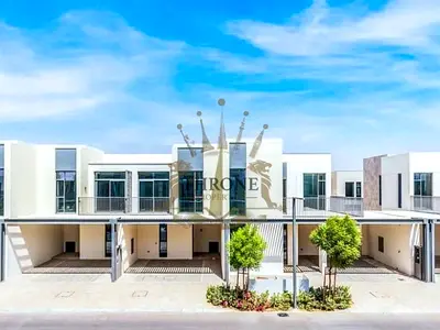 Single Row /Prime Location/3 bed with Maid