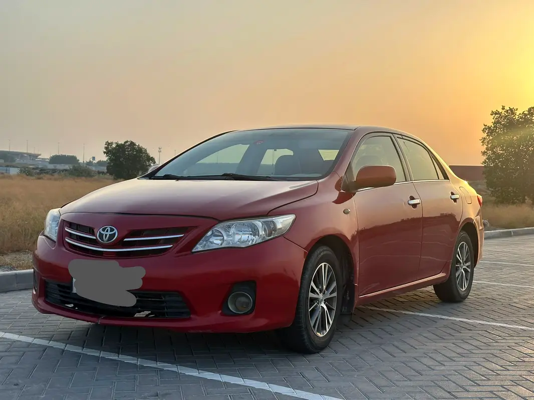 Toyota Corolla 2013 — photo 1 of 10