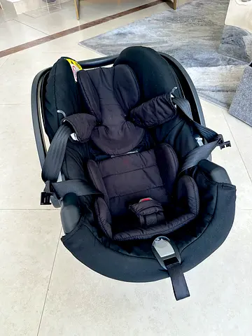 Yoyo Babyzen Car Seat with isofix base and stroller adaptors