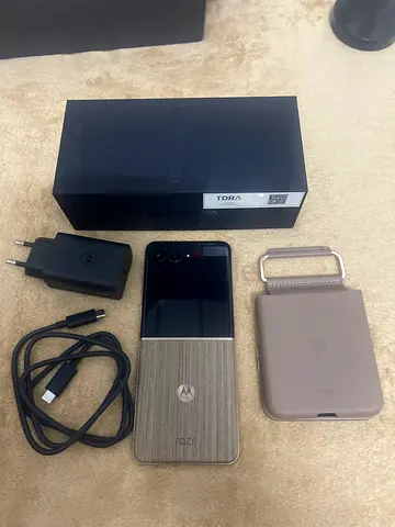 Razr 60 Ultra 5G Dual Sim Mountain Trail 16 GB RAM 512 GB Middle East Version