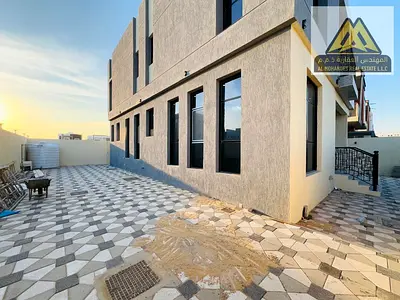 فرصة مميزة للإيجار السنوي في منطقة الياسمين بعجمان، فيلا فاخرة بتصميم عصري ومساحات واسعة جداً، مناسبة للعائلات الكبيرة الباحثة عن الراحة والخصوصية