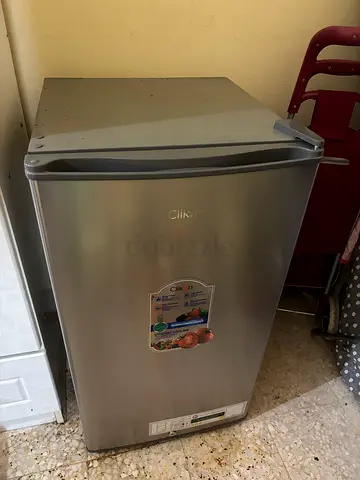 Refrigerator single door