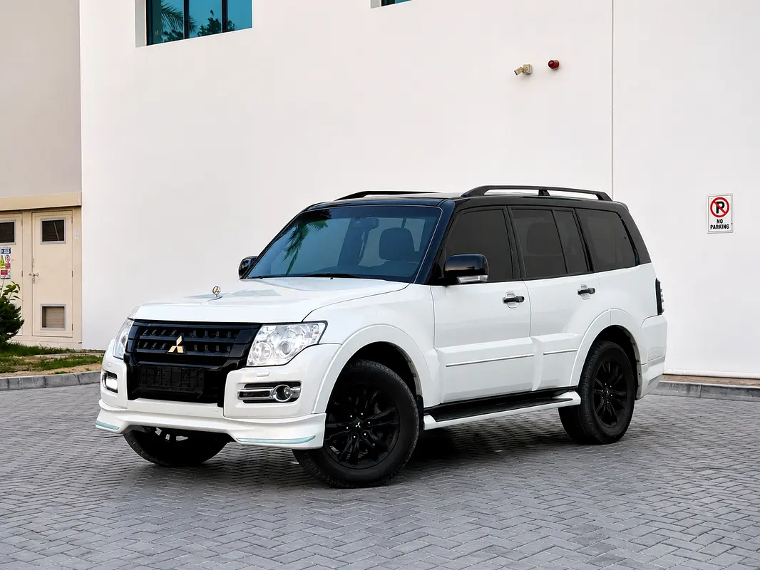 Mitsubishi Pajero 2020 — photo 1 of 10
