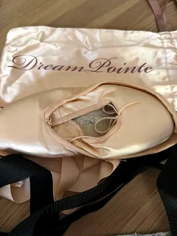 Used Dream Pointe Ballet Pointe Shoes with Carry Bag (Pink, Womens)