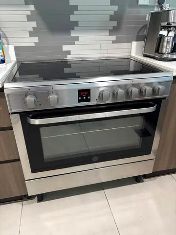 Hoover Electric cooker 90 by 60 cm