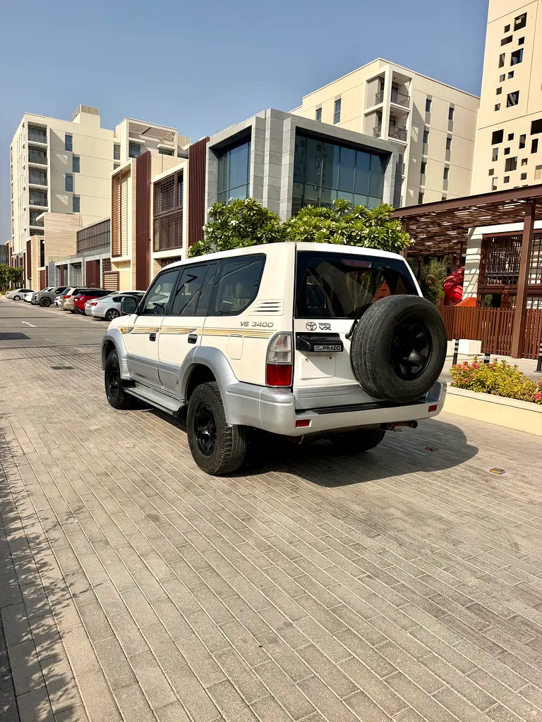 Toyota Prado 2001 — photo 1 of 16