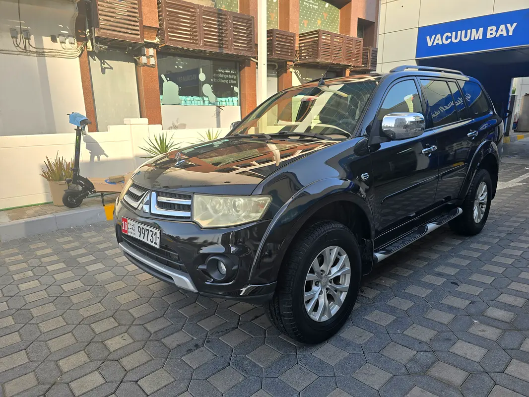 Mitsubishi Pajero Sport 2014 — photo 1 of 7