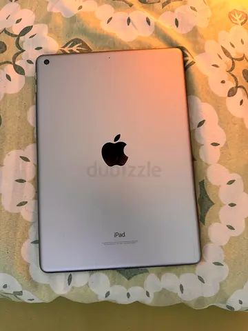 Apple iPad 6th generation (silver) - 128 gb for sale(finger print (touch id )won’t work)