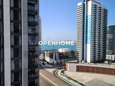 Modern Waterfront Urban Setting-Refined Amenities-Sea View