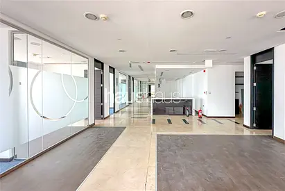 Spacious Unit | 6 Parking Spaces | Close To Metro