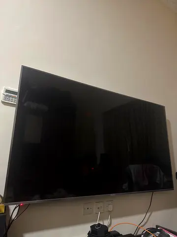 HISENSE TV 75 inches ( Jbl speakers )
