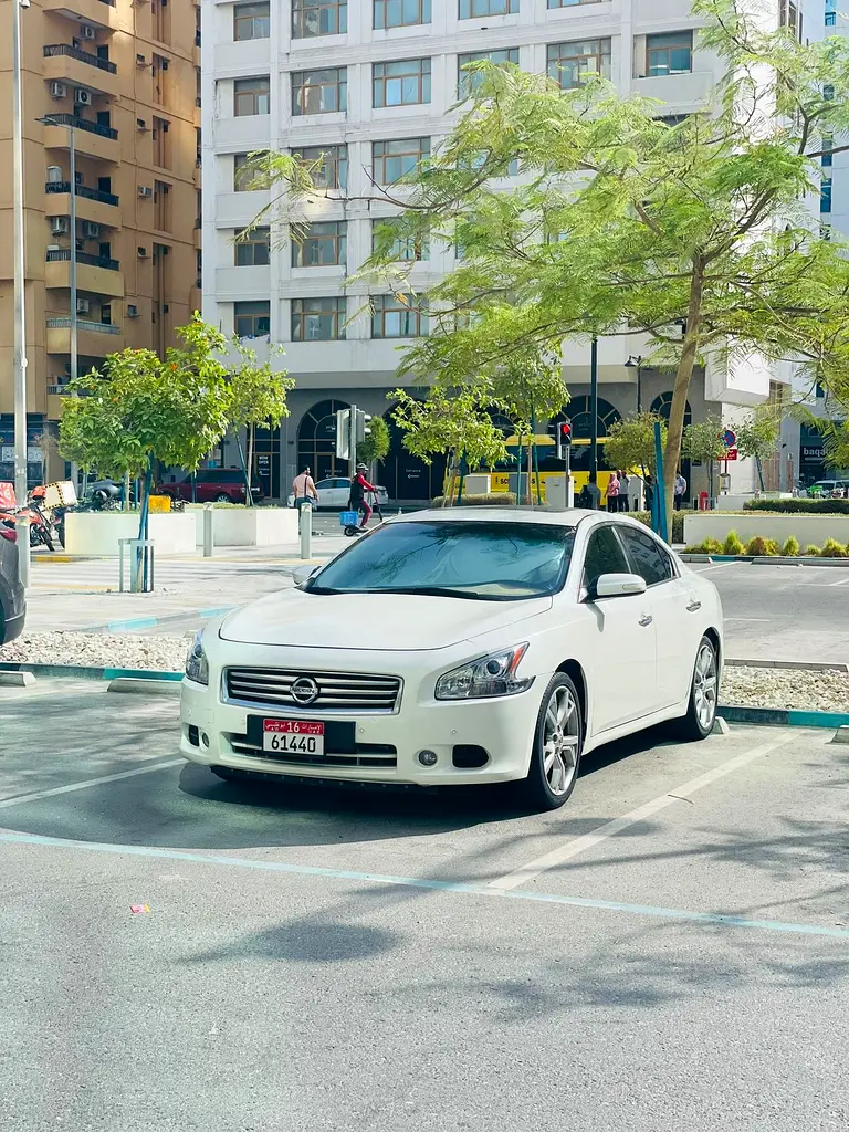 Nissan Maxima 2015 — photo 1 of 7